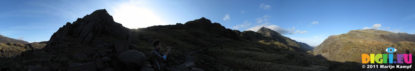 SX20564-80 Panorama Wouko at Grib-Goch Snowdon